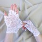 Рукавички мереживні з відкритими пальцями 20см (білі)