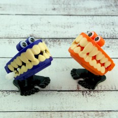 Заводная игрушка Зубы